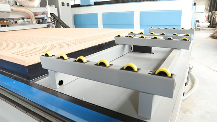 machine CNC pour la fabrication de l'armoire