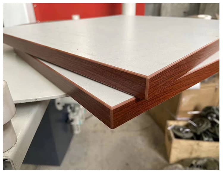 Machine de trimmer &agrave; bande de bord