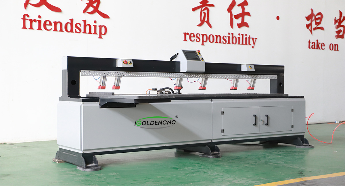 Machine de poin&ccedil;onnage c&ocirc;t&eacute; meuble