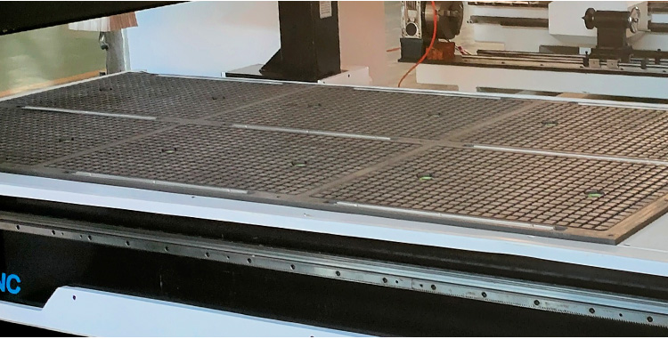 Peut sucer et serrer la table