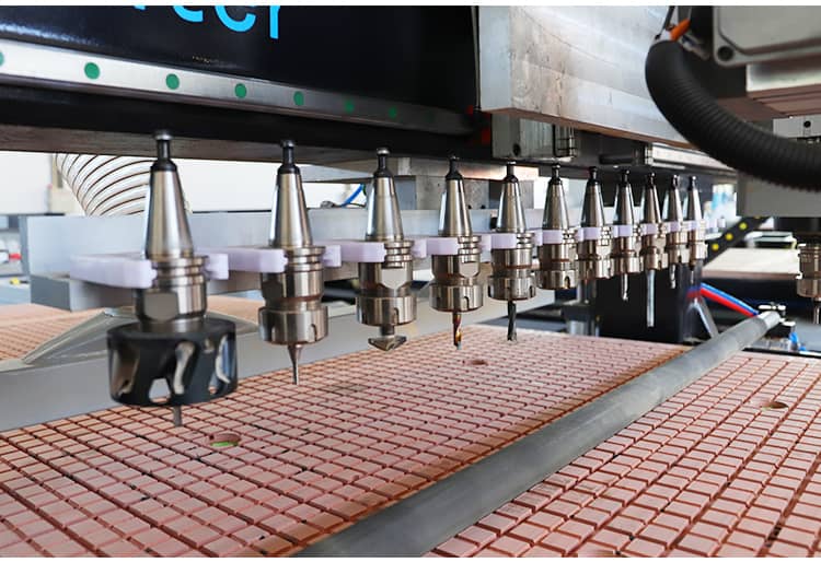 Magazine &agrave; outils de type suivant