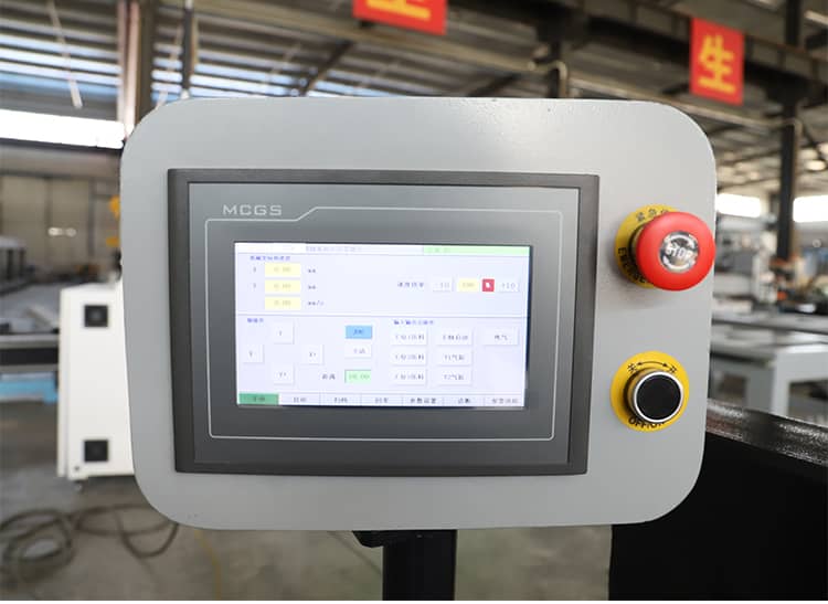 Machine de forage en contreplaqu&eacute;