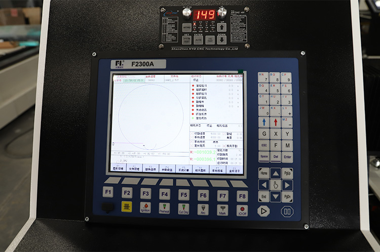 Syst&egrave;me de machine de coupe &eacute;quidistant CNC