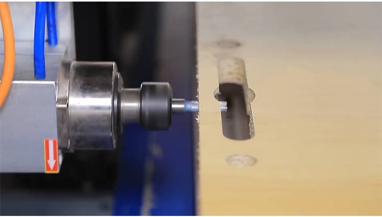 Fabrication d'outils et d'&eacute;quipements de fabrication de meubles