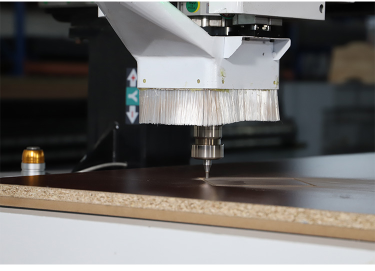 Routeur CNC &agrave; 4 axes