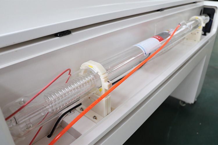 Machines de coupe et de gravure au laser CO2