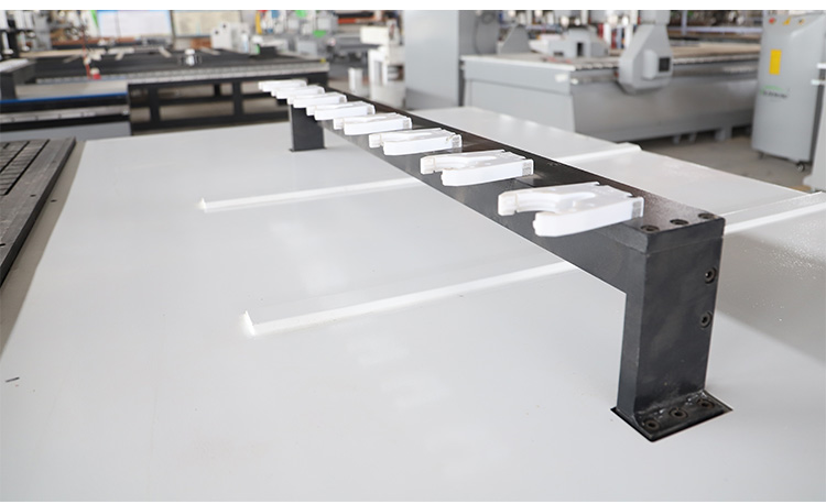 machine &agrave; routeur automatique