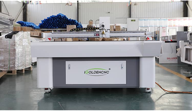 Machine de coupe en tissu