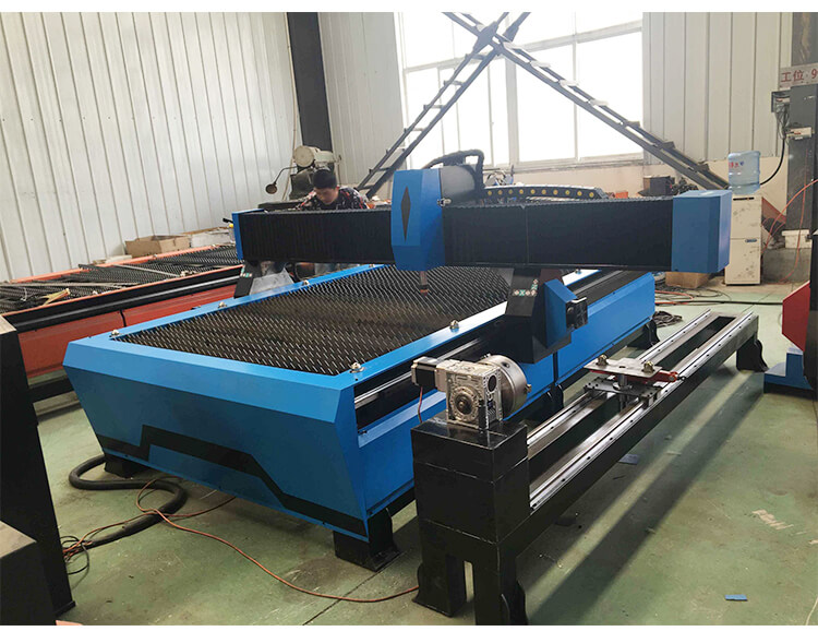 Coupeur plasma / machine de d&eacute;coupe avec arbre rotatif