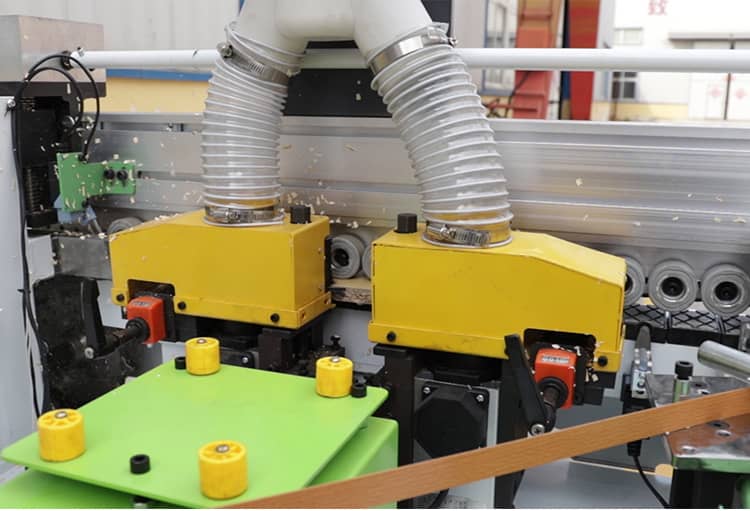 Machine &agrave; balayage de bord &agrave; vendre