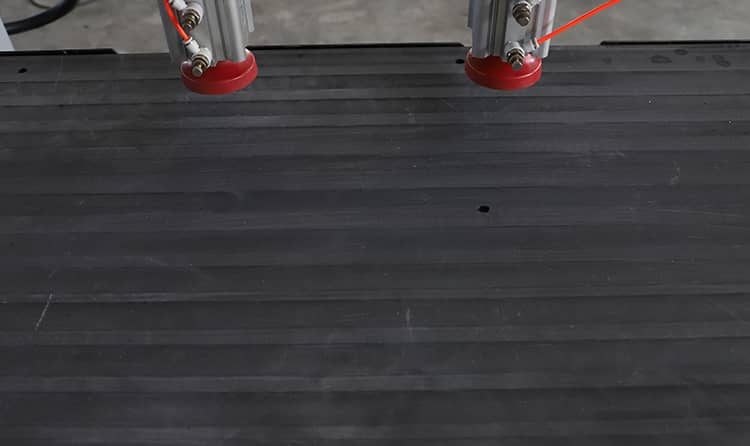 Machine pour percer des trous en bois