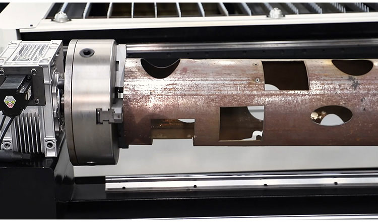 Cutter de plasma &agrave; axe rotatif mont&eacute; lat&eacute;rale