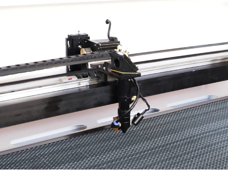 Machines de coupe et de gravure au laser CO2