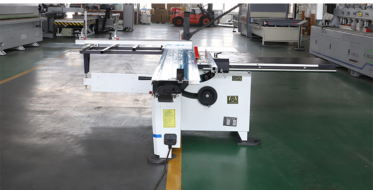 scie &agrave; table avec lit coulissant