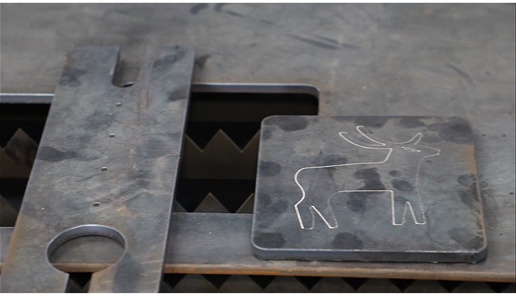 D&eacute;coupe de la machine &agrave; d&eacute;coupe de plasma Coupe m&eacute;tallique