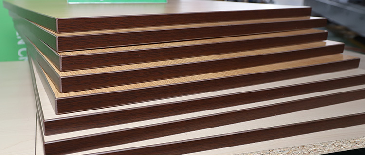 Scellage &agrave; bord en bois