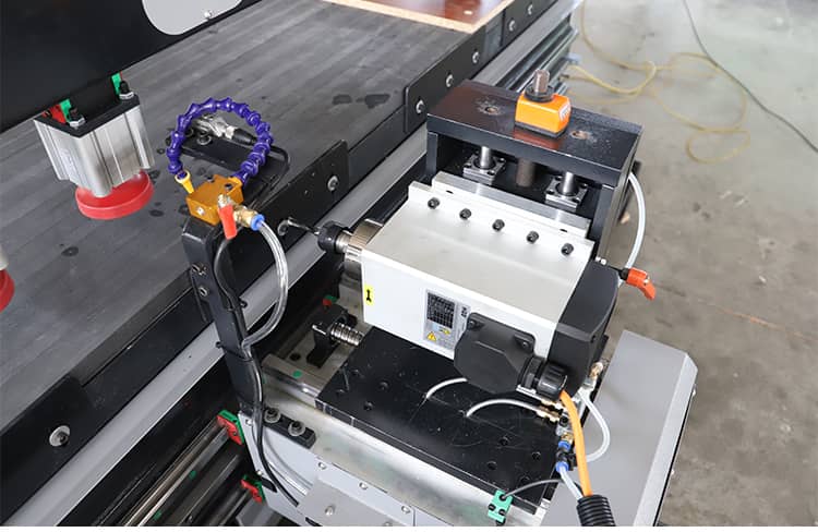 Machine &agrave; forage de sculpture sur bois