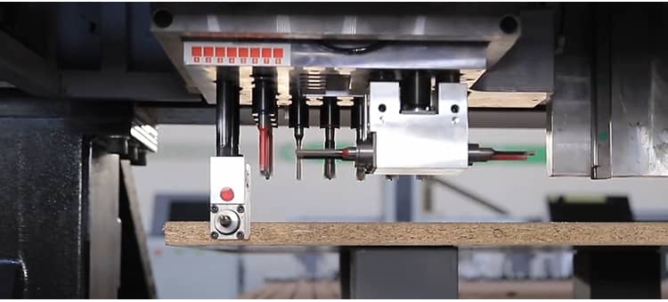 Machines de fabrication de meubles