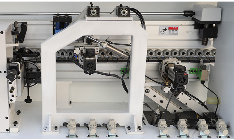 Machine &agrave; bord du bois 