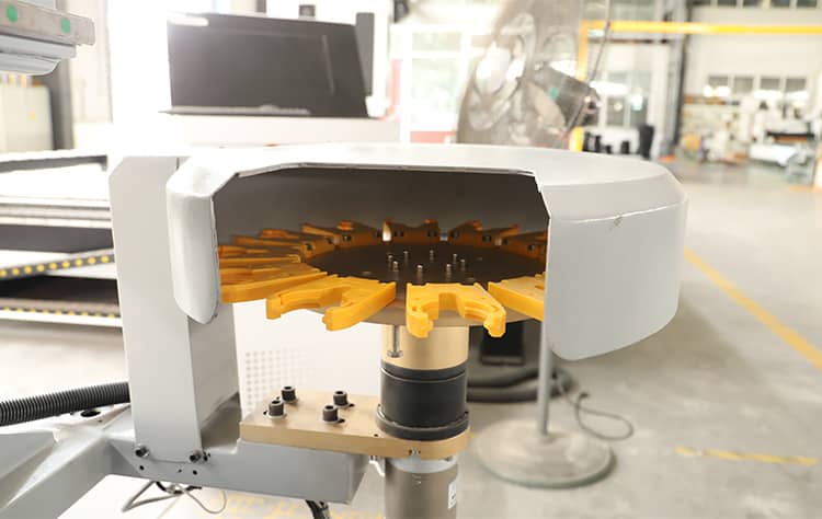 Machine CNC pour armoires