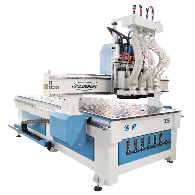 Machine de gravure de routeur CNC à quatre processus pour le travail du bois