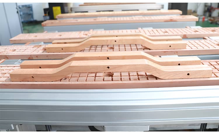 CNC Machine &agrave; sous en bois massif24